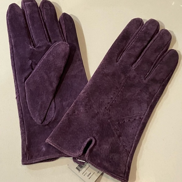 Women’s one size (small to medium) Bijou Terner Elegant Purple Suede Gloves - Picture 6 of 9